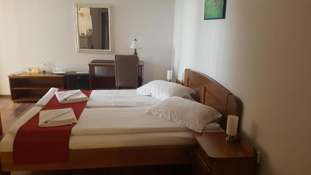 Bed and Breakfast Casa Irinella Satu Mare Exterior foto
